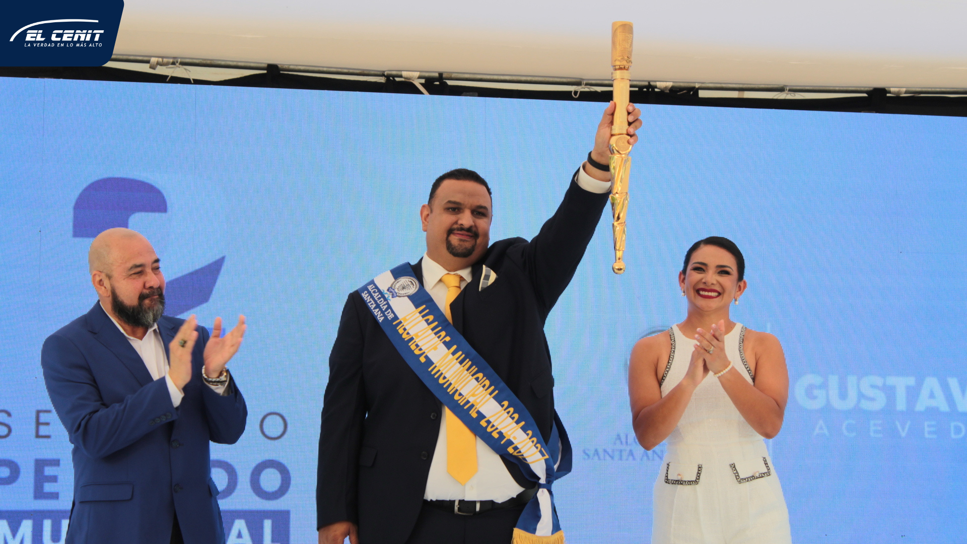 Gustavo Acevedo toma posesión como alcalde de Santa Ana Centro