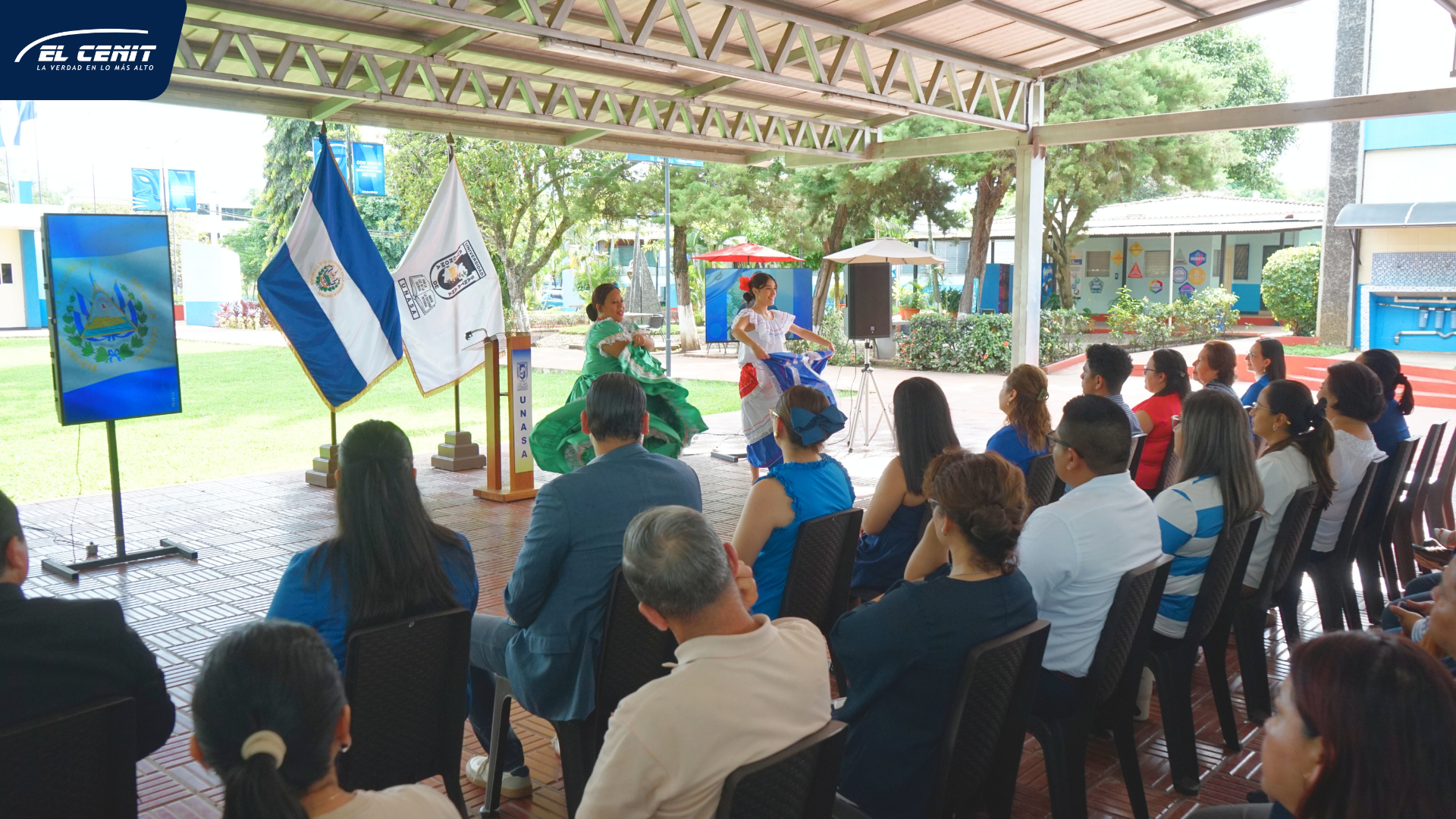 La UNASA conmemoró el 204.º aniversario de independencia patria con un acto cívico que incluyó homenaje a símbolos nacionales, lengua de señas y danza folclórica.