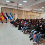 “Nunca hay que desistir”: exalumno de UNASA inspira a estudiantes de Medicina