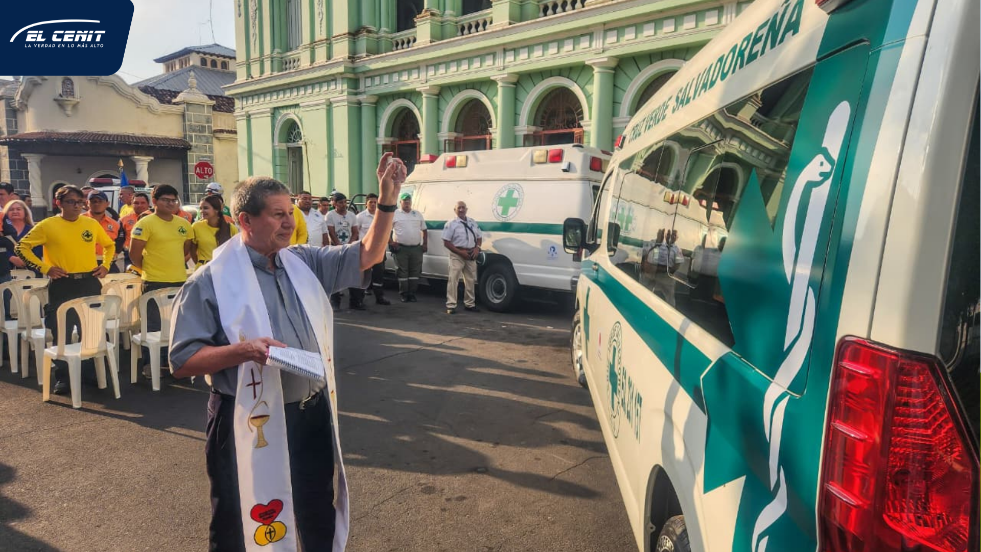 Cruz Verde Salvadoreña Santa Ana presenta nueva ambulancia donada por Japón