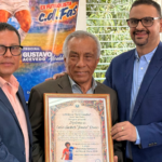 Santa Ana reconoce la trayectoria del exfutbolista Carlos “IMACASA” Recinos con emotivo homenaje