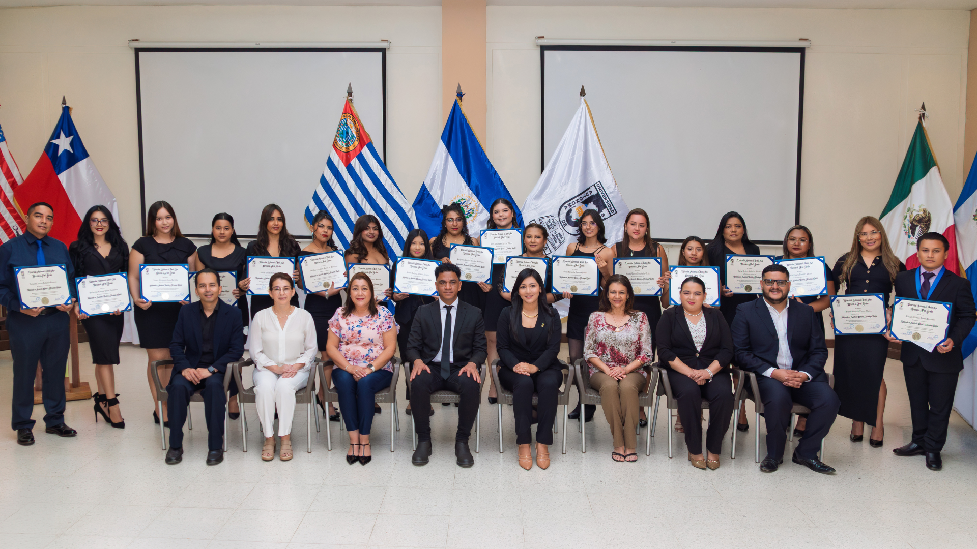 UNASA gradúa a 23 nuevos profesionales en diplomados de Asistente Dental y Docencia Superior
