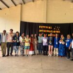 Poetas internacionales llevan arte y literatura a escuela de Atiquizaya