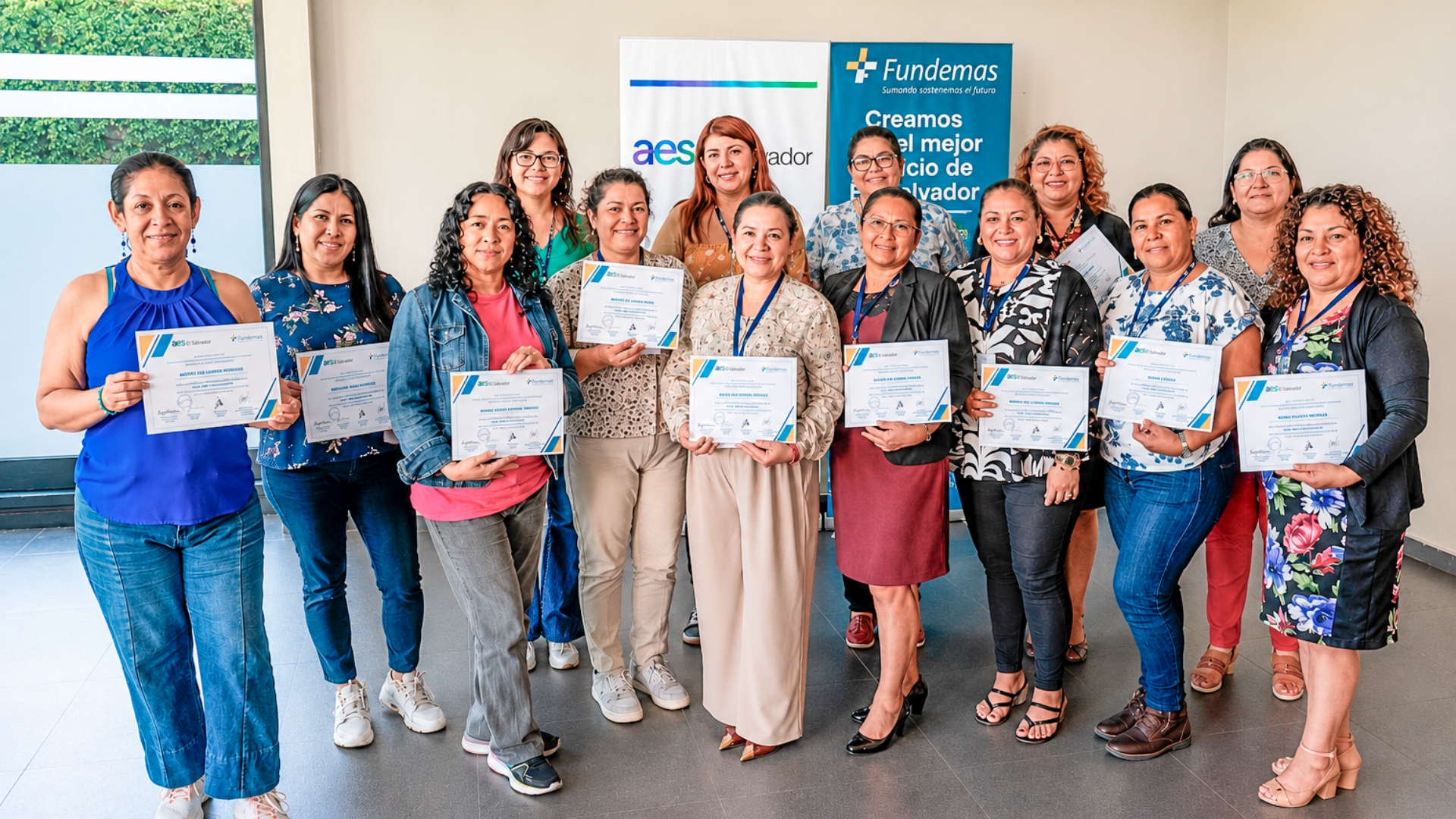Mujeres emprendedoras culminan programa de formación empresarial impulsado por AES y FUNDEMAS