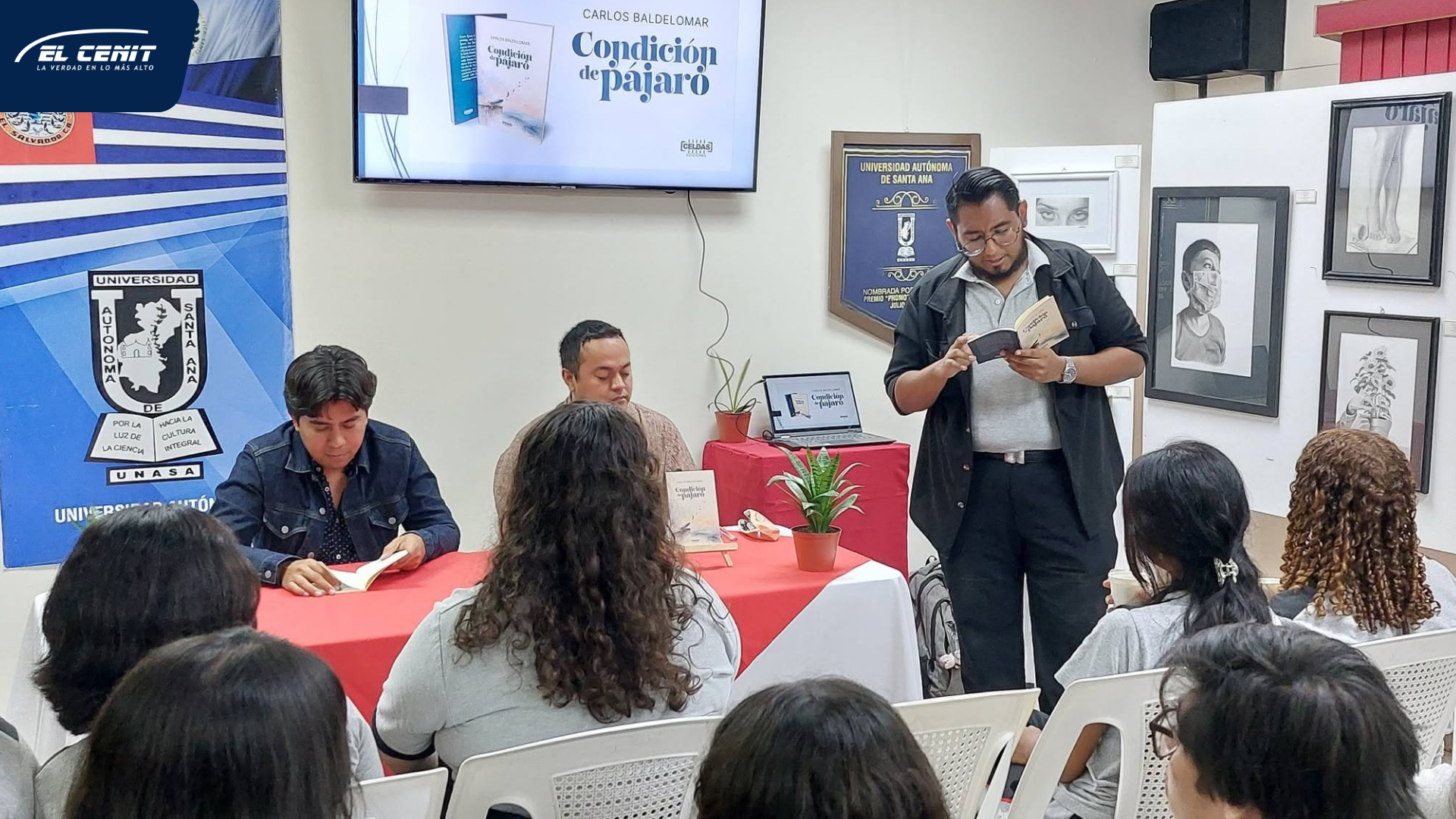 Carlos Baldelomar comparte su experiencia literaria con estudiantes a través de su libro Condición de Pájaro