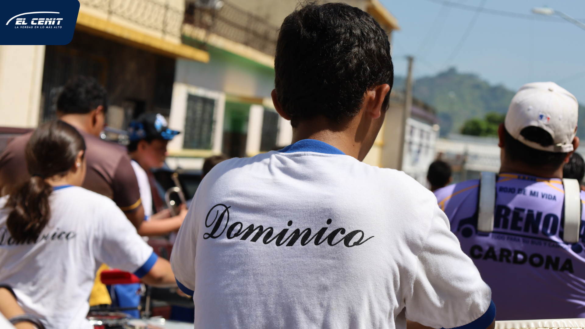 Colegio Dominico Santo Tomás de Aquino ultima detalles para participar en el desfile patrio